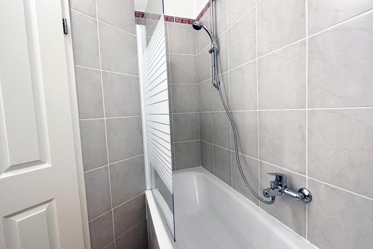 Ruhiges Office-Apartment Mit Kueche - Beuys Apartments Крефелд Екстериор снимка